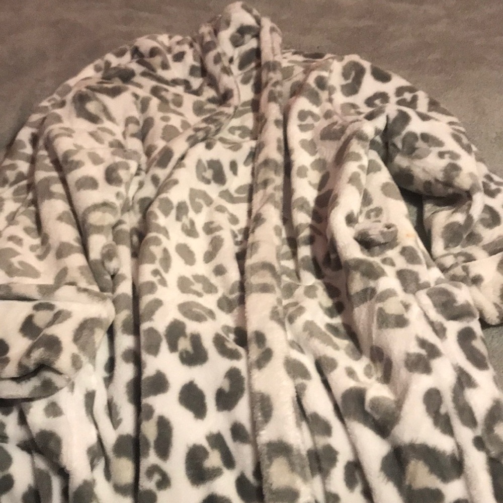 Cheetah white robe